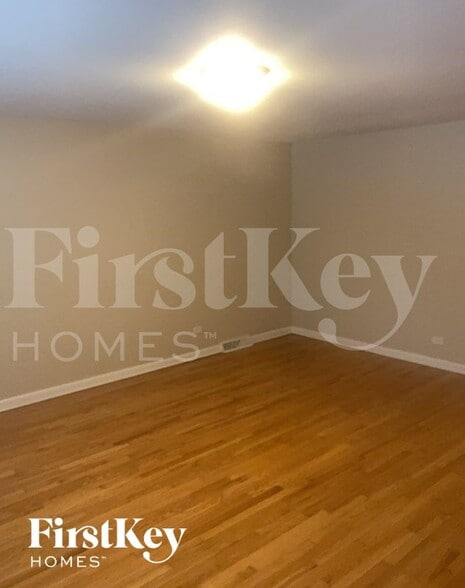 Building Photo - 14340 Kenwood Ave