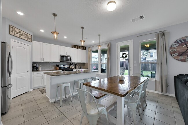 Building Photo - 1127 Littleton Ct