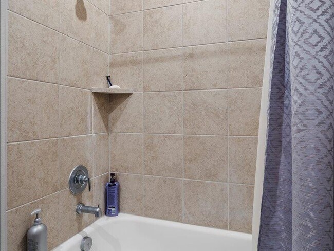 Building Photo - 200 Grapefruit Rd