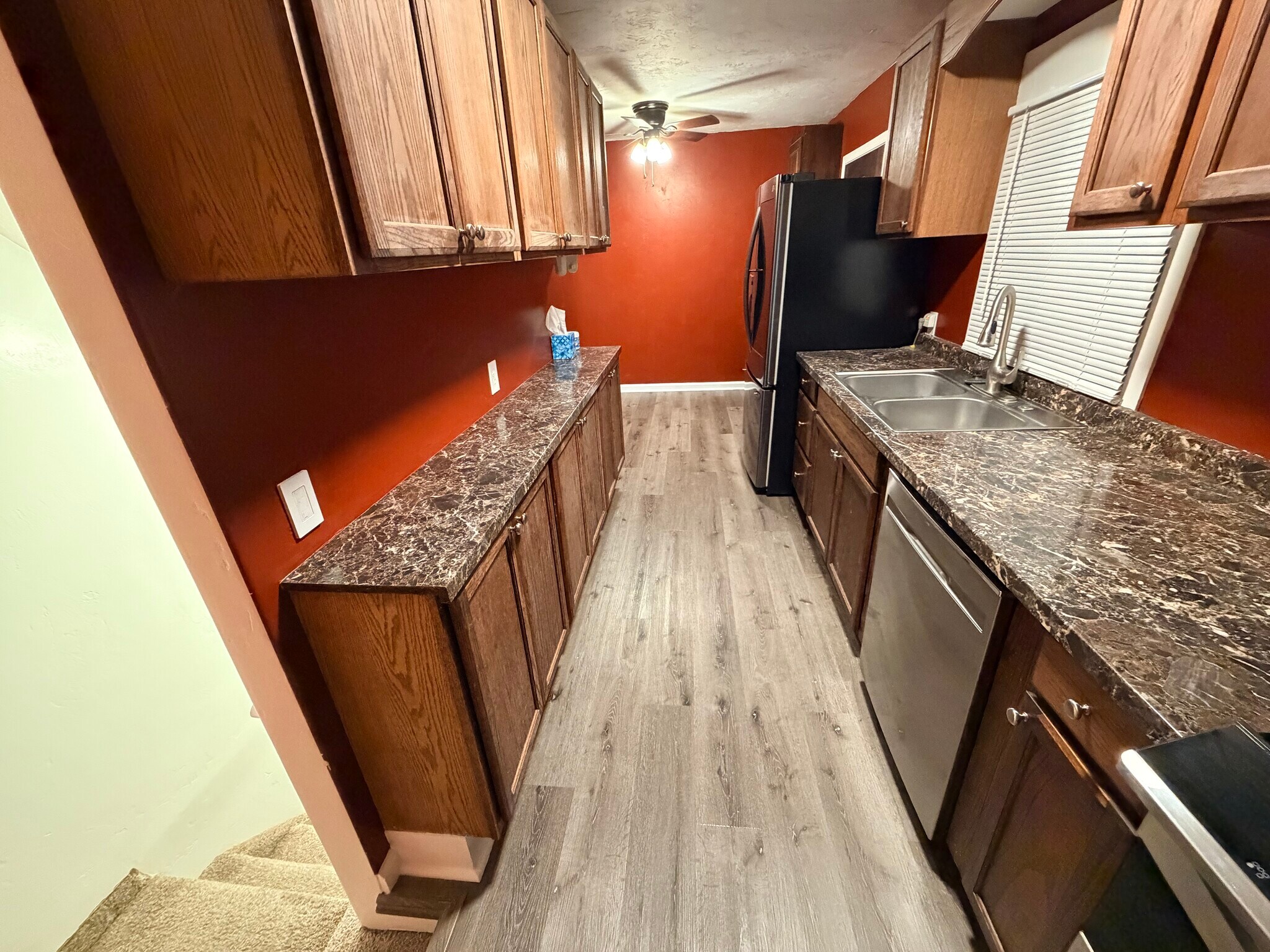 Building Photo - 933 E 13th St