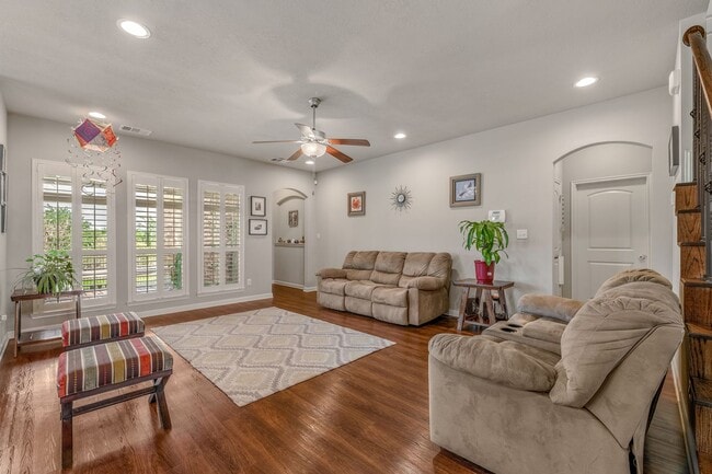 Building Photo - Available August 2026! 4/2.5 in highly desired Castlegate II