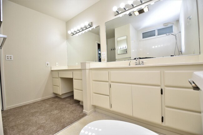 Building Photo - 3324 Lillard Dr