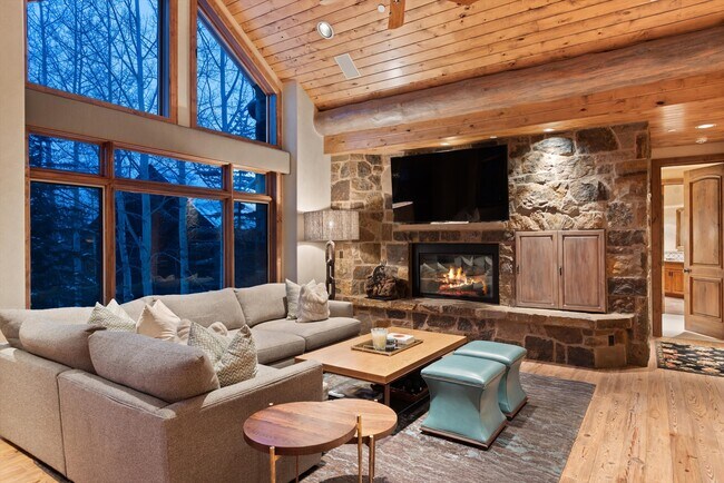 Building Photo - 395 Silverlode Dr