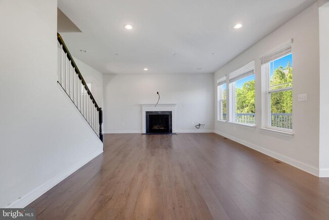Building Photo - 7316 Hargrove Ct