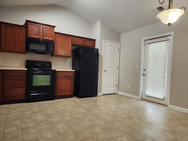 Building Photo - Charming 3 Bedroom 2 Bathroom home in Berwick!