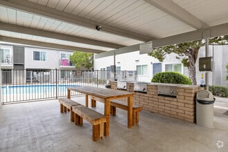 Building Photo - Anniversary Apartments