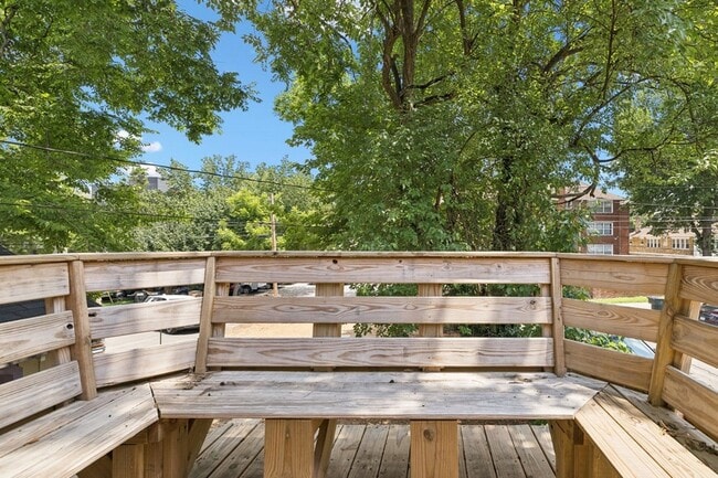 Building Photo - 1604 17th Ave S