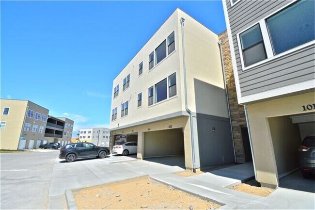 Building Photo - 8373 Iris Lumi Ln