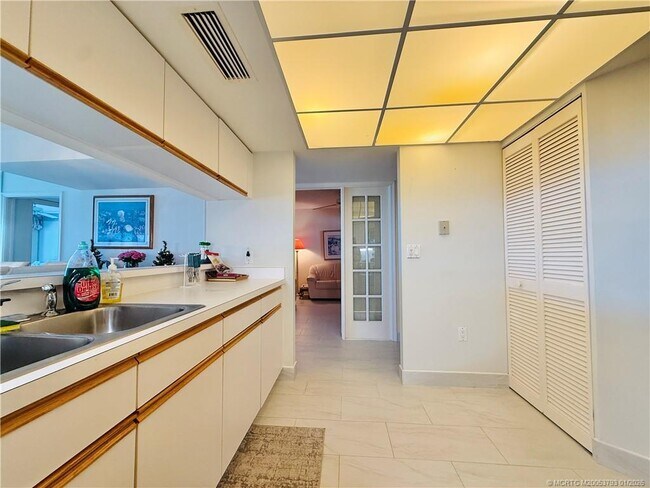 Building Photo - 8800 S Ocean Dr