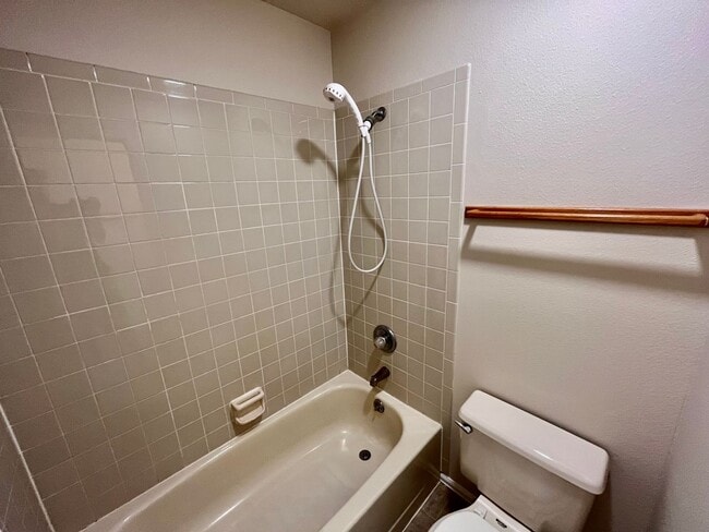 Building Photo - Cozy 2 Bedroom Townhome Nestled in Quiet Gated Community