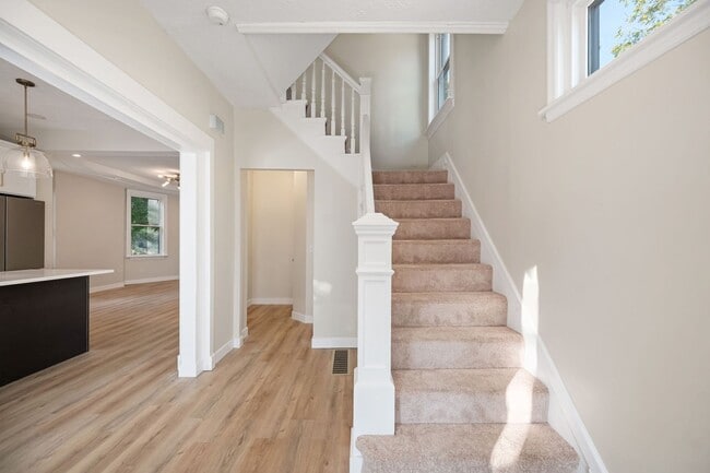 Building Photo - NORTHSIDE RARE GEM - FULLY RENOVATED 5+ BE...