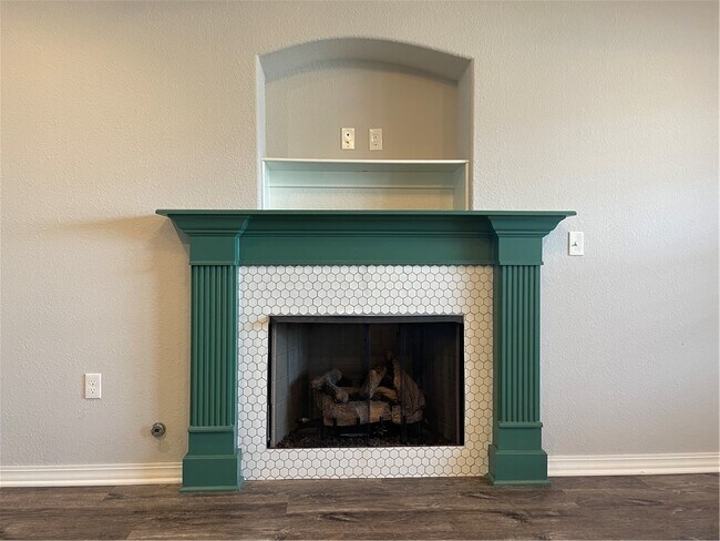 Building Photo - 4553 W Divide Dr