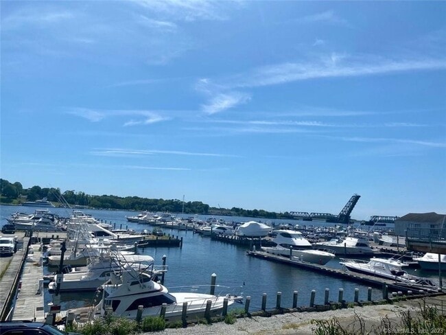 Building Photo - 14 Rocky Point Rd