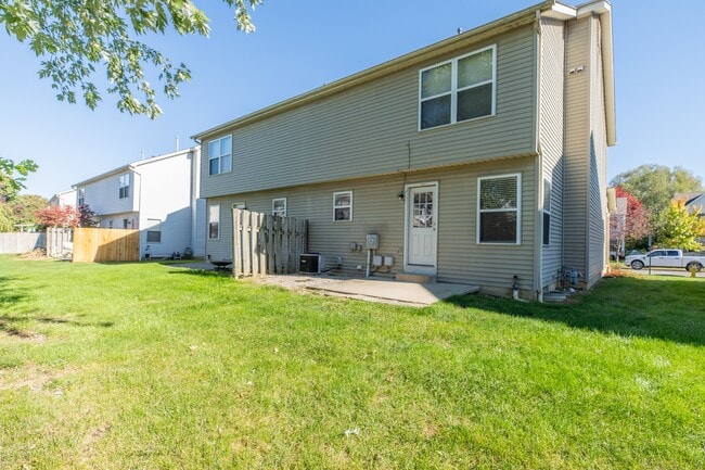Building Photo - 484-486 Applegate Ln