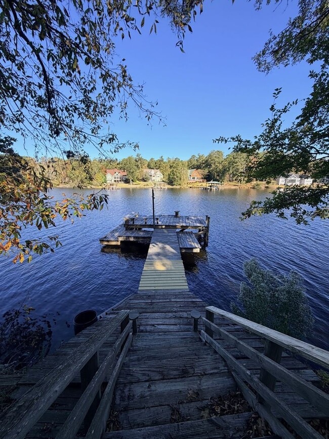 Building Photo - 332 Pinelake Dr.