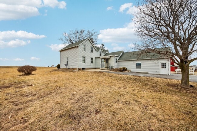 Building Photo - 11N455 Tower Rd