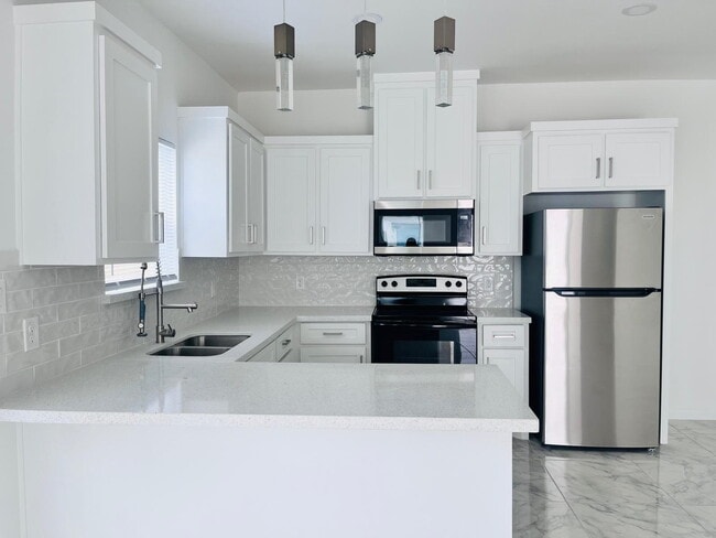 Building Photo - "Chic 2-Bed, 2-Bath Alton Apartment with Elegant Granite Touches!"