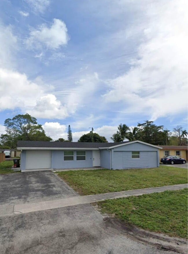 Building Photo - 1228 Victoria Dr
