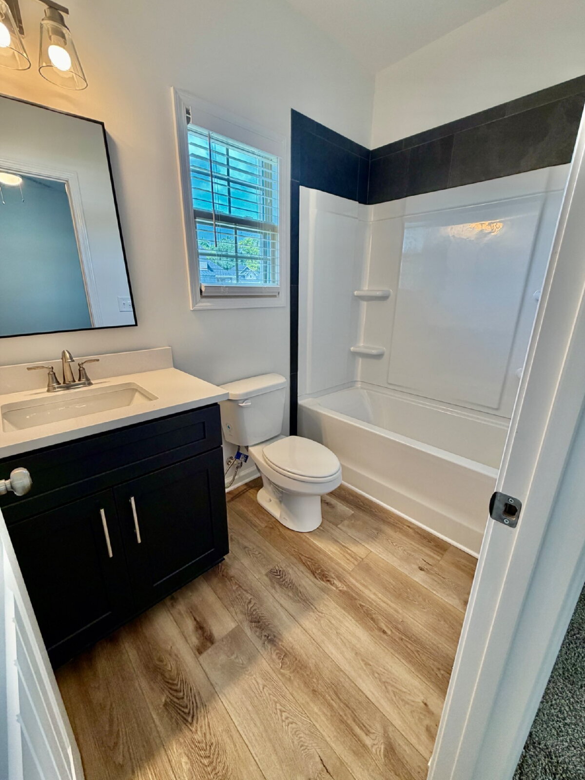 Building Photo - "Spacious 4-Bed, 3-Bath Gem on Woodrush Drive – Your Perfect Clarksville Retreat!"