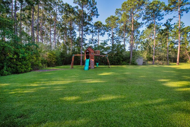 Building Photo - Stunning Craftsman Home by the Golf Course