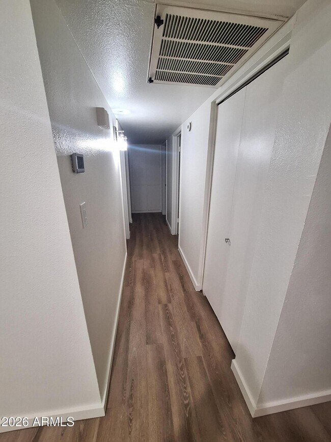 Building Photo - 2839 E Altadena Ave