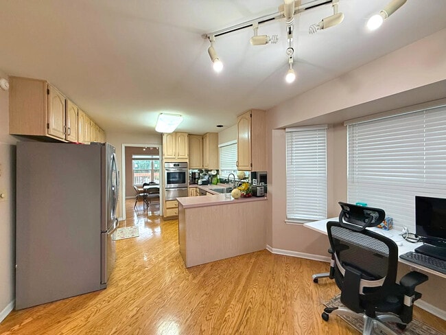 Building Photo - 991 Sweetflower Dr