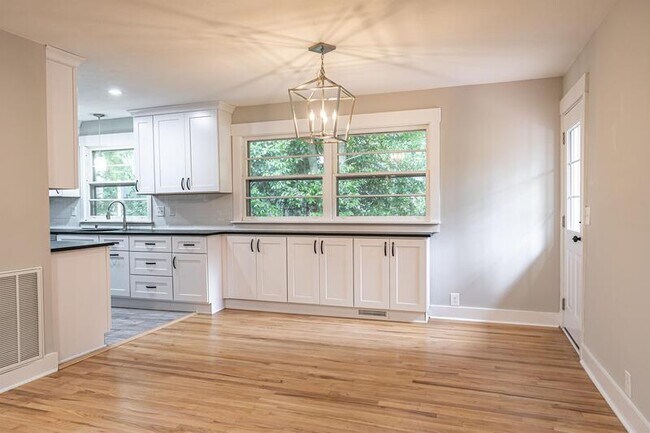 Building Photo - 440 W Maine Ave