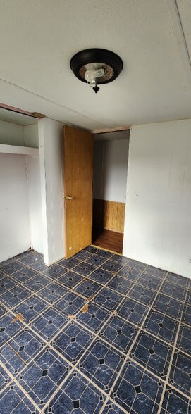 Building Photo - 27511 US-31