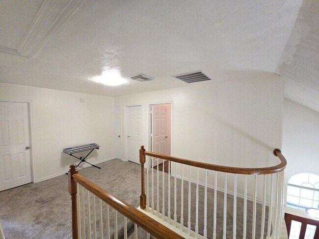 Building Photo - 16514 Bluff Springs Dr