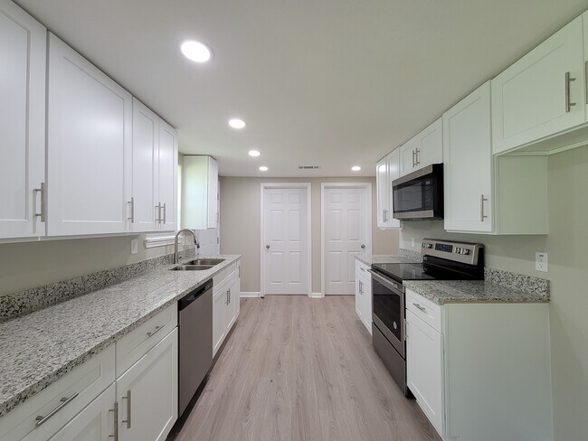 Building Photo - 1107 Roosevelt