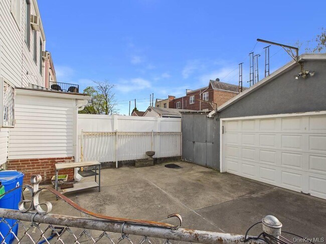 Building Photo - 66-18 75th St