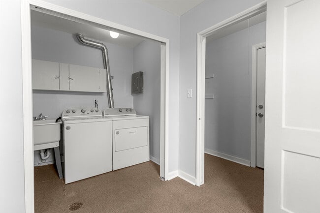 Building Photo - 24126 Dartmouth St