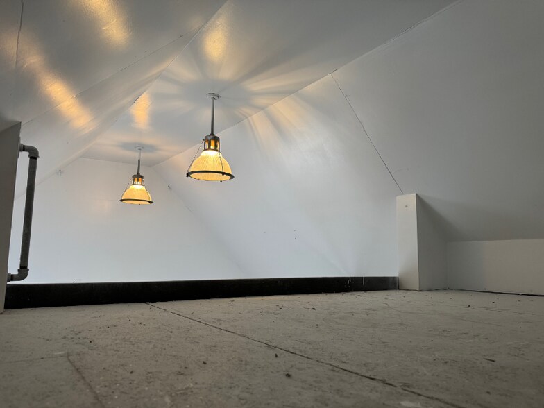 Building Photo - 16401 Hwy 99