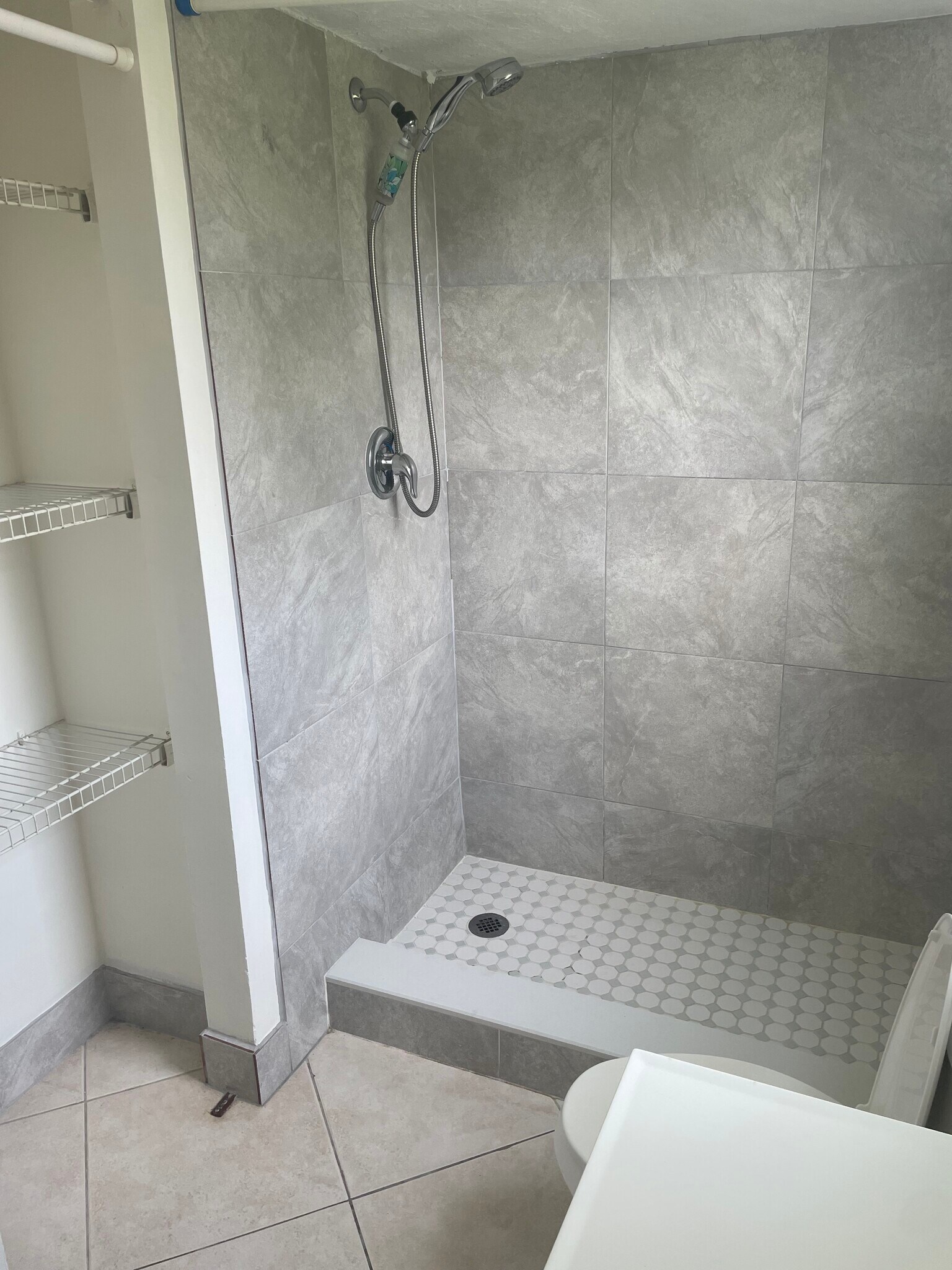 shower w linen closet - 8 SE 19th Ave