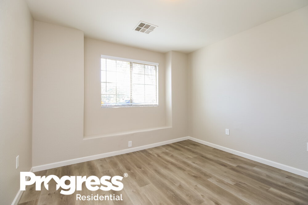 Building Photo - 341 N Fresno St