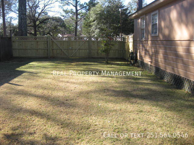 Building Photo - 5105 Pineview Ln S