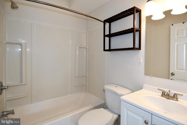 Building Photo - 737 Morton St NW