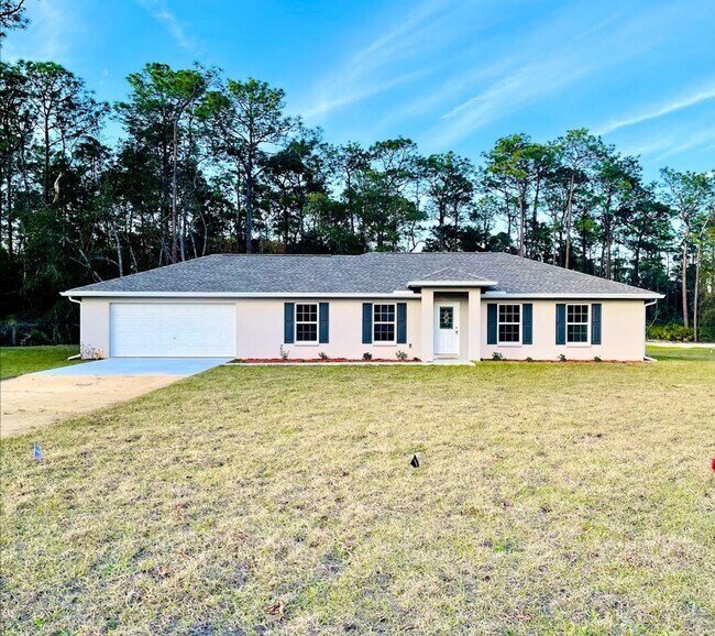 Building Photo - 3 bedroom, 2 bath, 2 car garage home on a ...