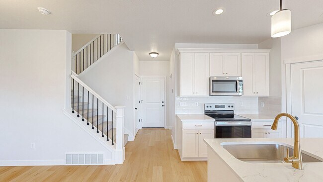 Building Photo - 318 W 2280 S