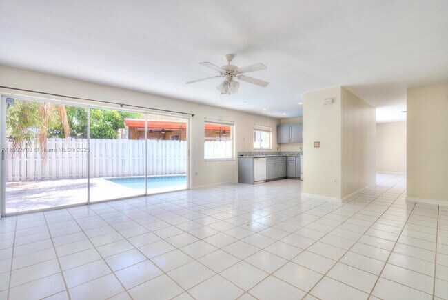Building Photo - 9965 SW 155th Ct