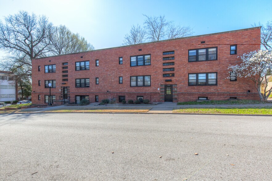 Building Photo - 1524 E 17th St