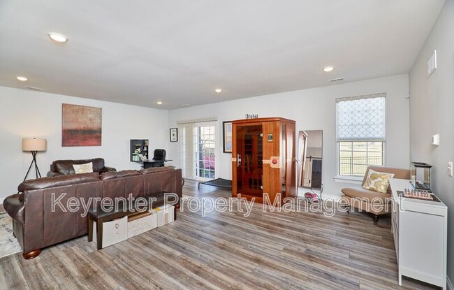 Building Photo - 2453 Grover Ridge Dr