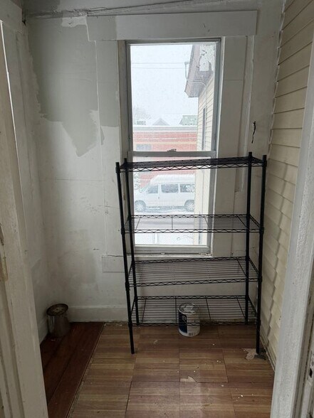 Building Photo - 19 Bunkerhill St