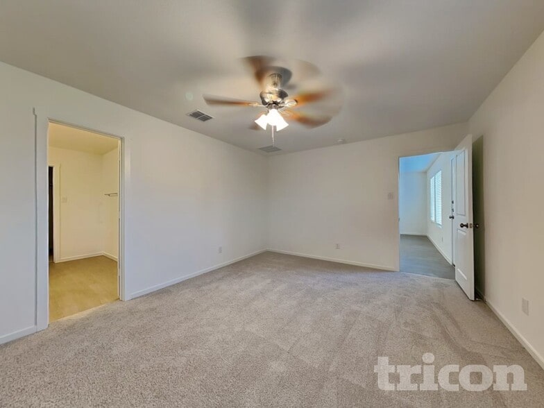 Building Photo - 1624 Parlier St