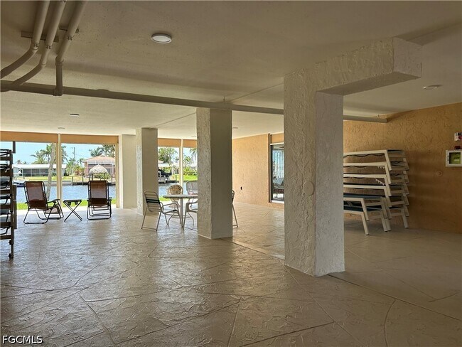 Building Photo - 4260 SE 20th Pl