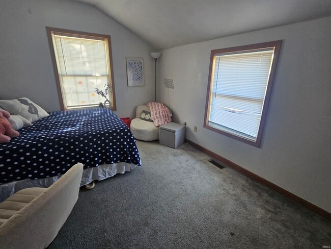 Building Photo - 405 E 15th St