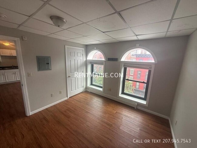 Building Photo - 35 Main St