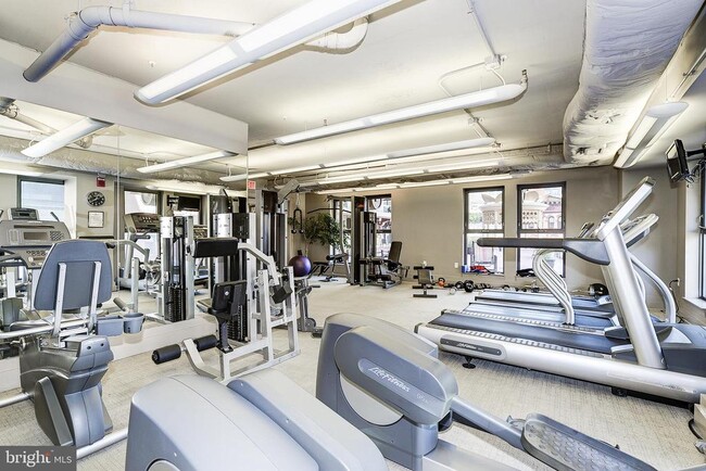 Building Photo - 777 7th St NW