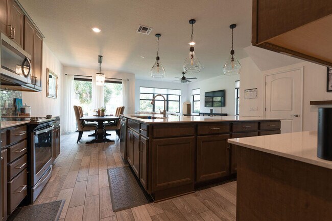 Building Photo - 8217 Cadre Noir Rd