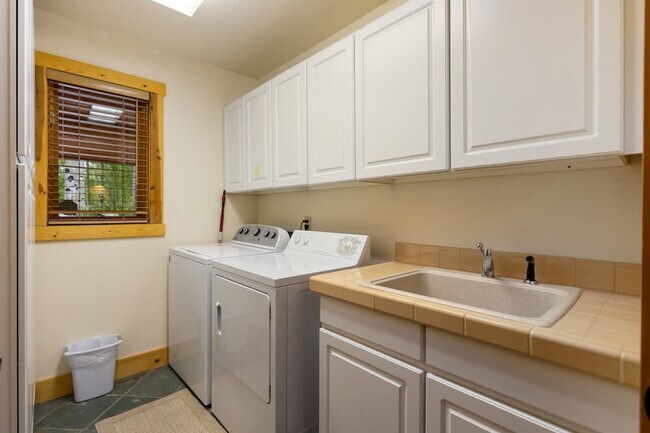 Building Photo - 929 American Way